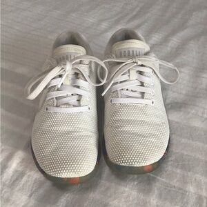 No Bull White Athletic Weight lifting Sneakers wide toe box Women’s size 6